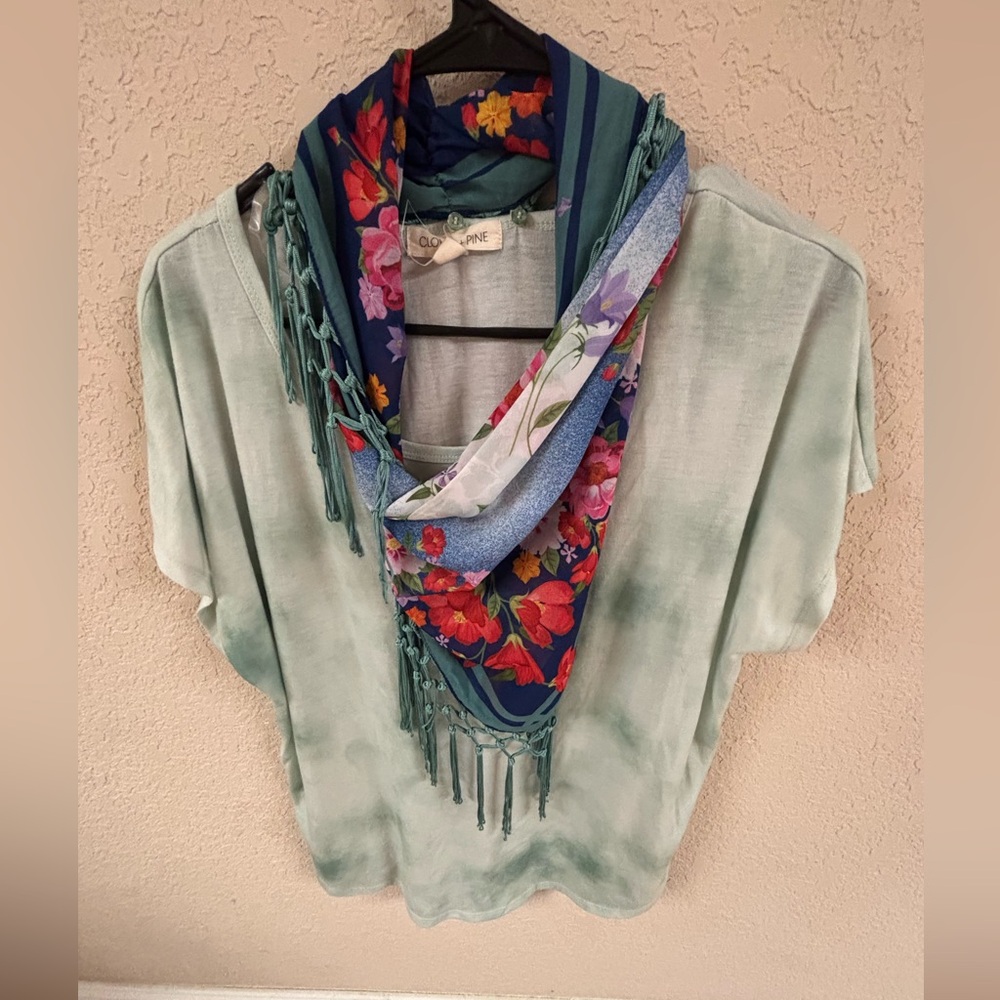 Tshirt with scarf